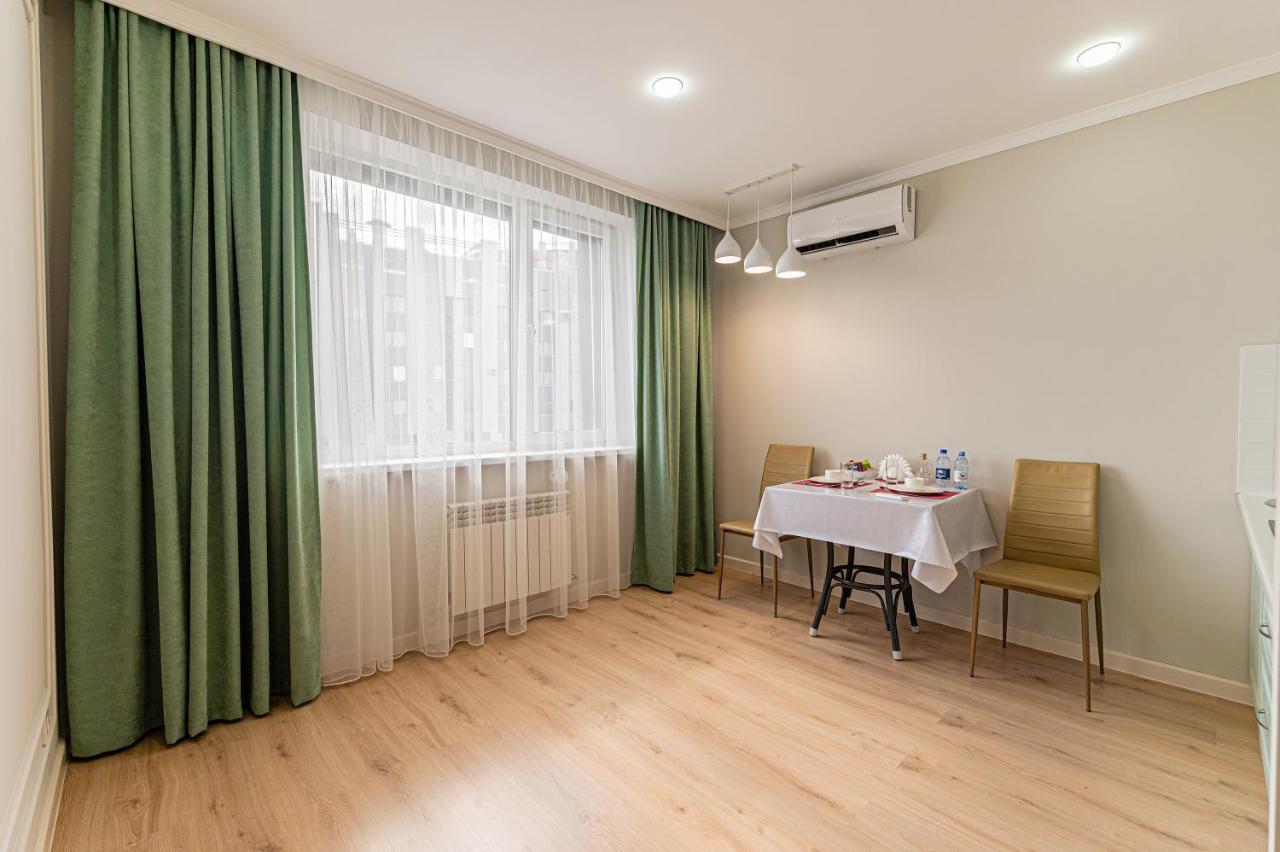 Ferienwohnung Золотой Квадрат Астаны Astana Exterior foto
